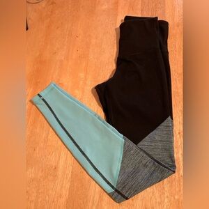 Old Navy Go Dry colorblock athletic leggings XS